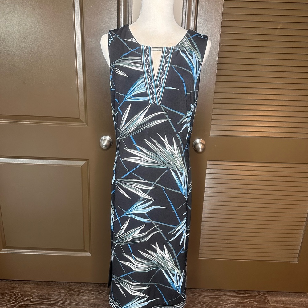 NWT. White House Black Market | Sleeveless Leaf Print Dress